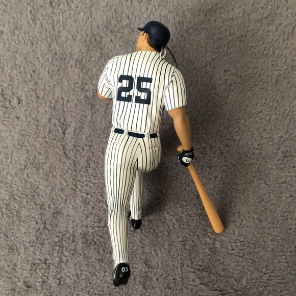 Hallmark MLB Jason Giambi NY Yankees Ornament Collector’s Series 2003 - Picture 10 of 11